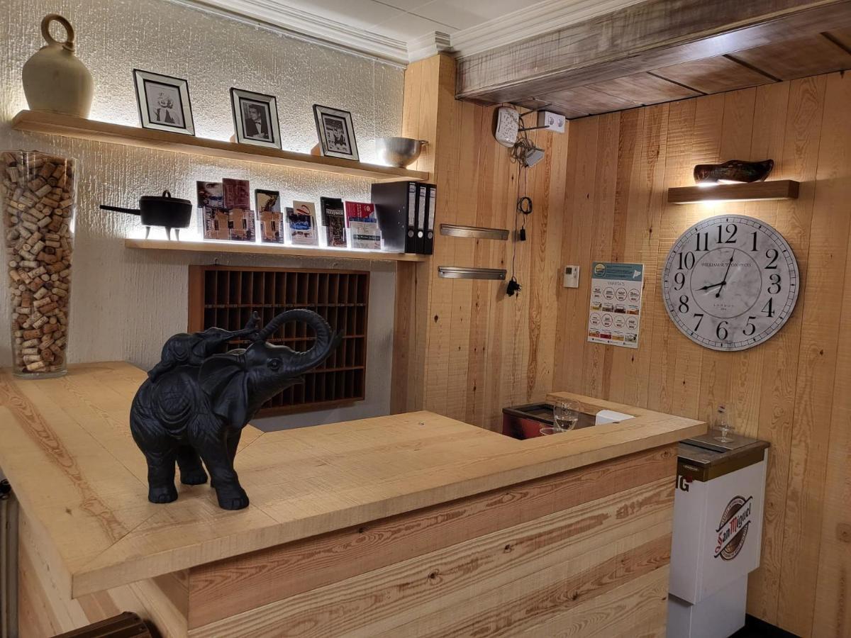 Hostal Torras Sant Hilari Sacalm Zewnętrze zdjęcie