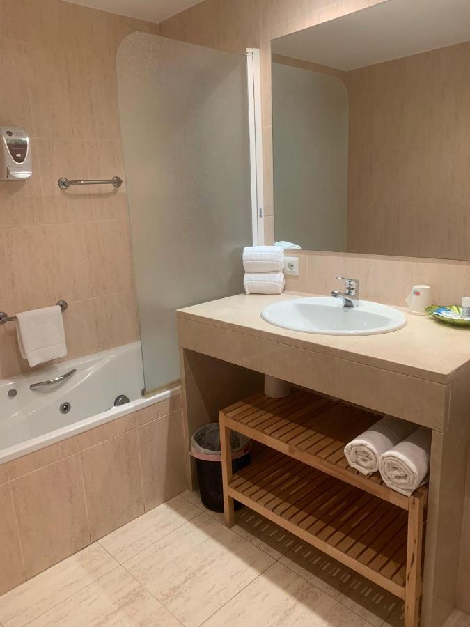 Hostal Torras Sant Hilari Sacalm Zewnętrze zdjęcie